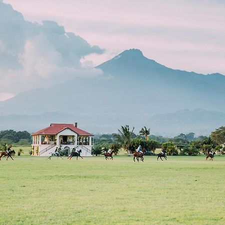 ホテル The Safari House Usa River エクステリア 写真